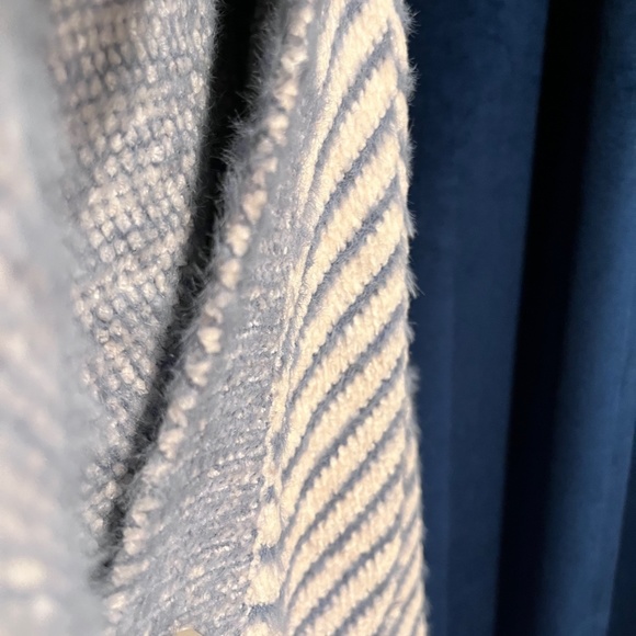 sweater - Picture 8 of 9